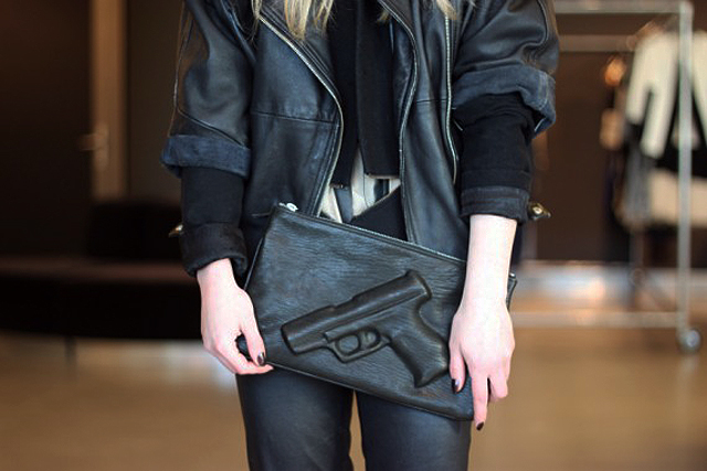 Vlieger & Vandam - Clutch Handcuffs Black, embossed leather bag