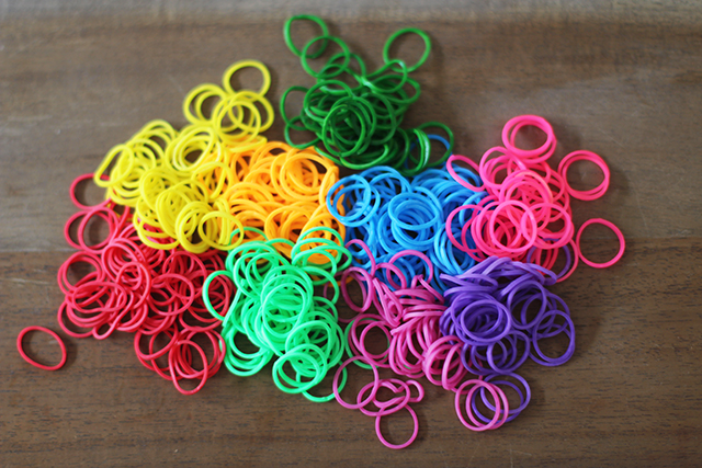Rubber Band Bracelets: The saga continues with beads. | Two Clever Moms-calidas.vn