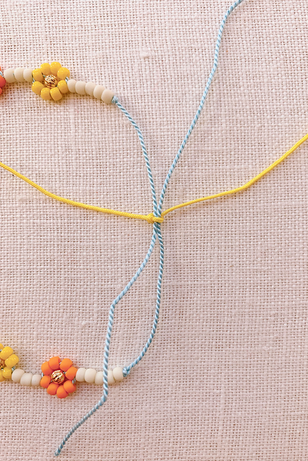 Cute daisy chain bracelet with seed beads/Simple flower bracelet 